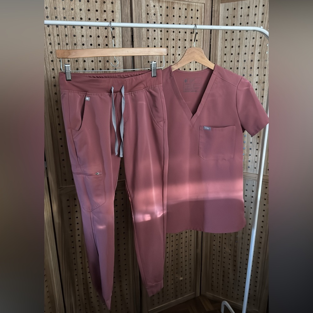 FIGS Dusty Rose Top & Bottom Set XS